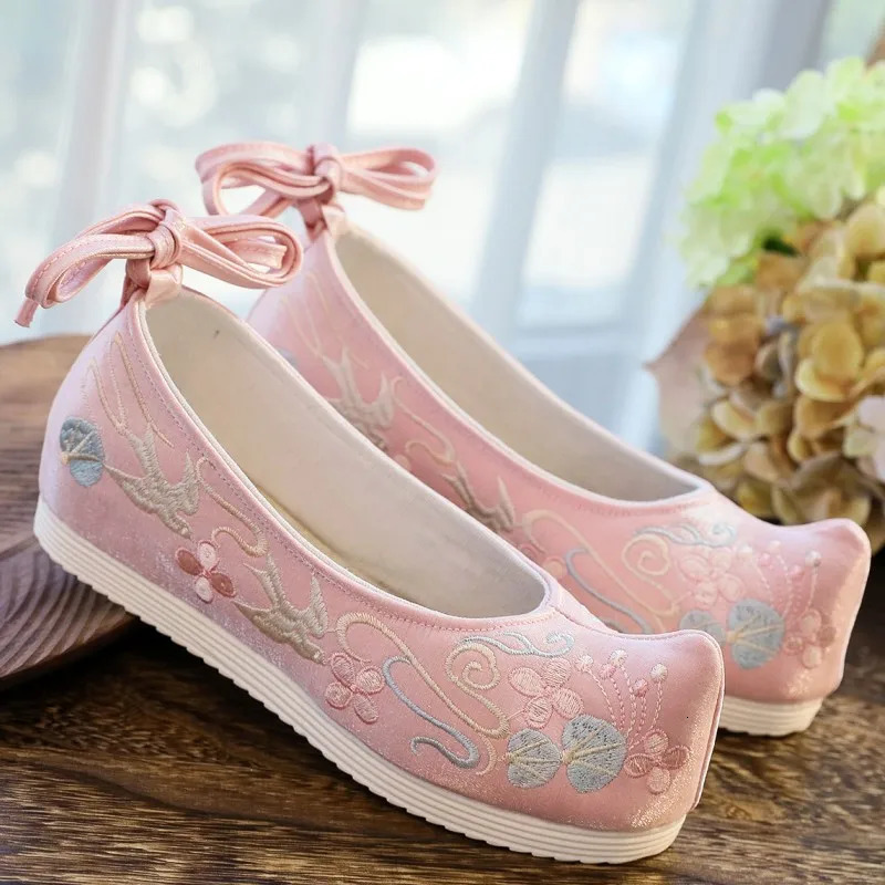 2026 Womens White Pink Blue Floral Embroidery Hanfu Shoes Chinese Style Flat for Women Summer Q2 260208