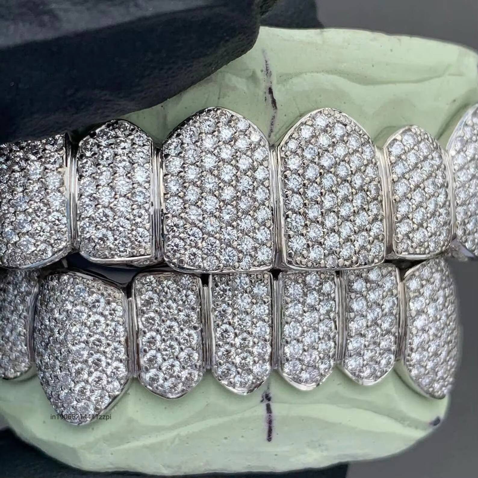 Silver Luxury Hip Hop Bling Fine Grillz for Men Women Fully Iced Out Top Bottom Teeth with VVS1 Simulated Diamonds Customized