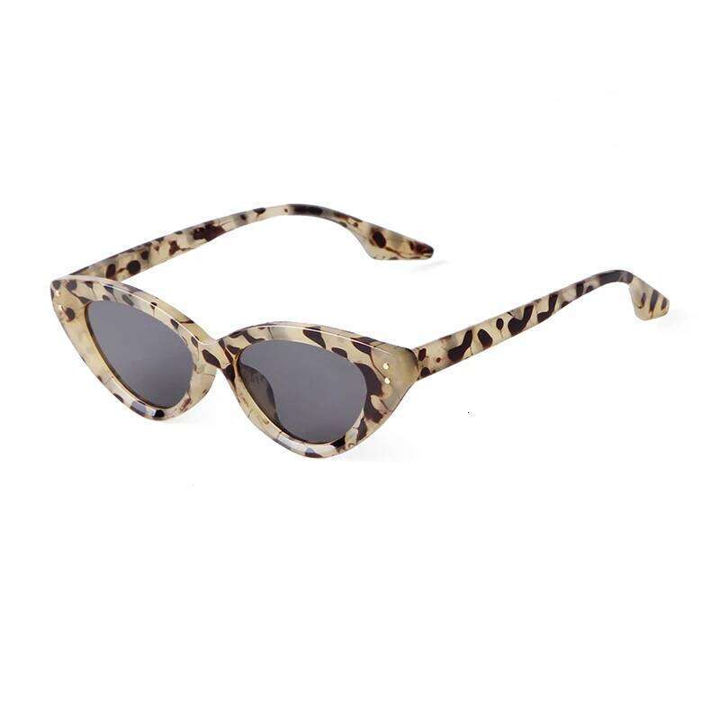 2025 New Fashion Cat Eye Sunglasses Female Retro Shades Colorful Rivet Street Shooting Eyeglasses UV400 Sun Glasses For Women Y260207
