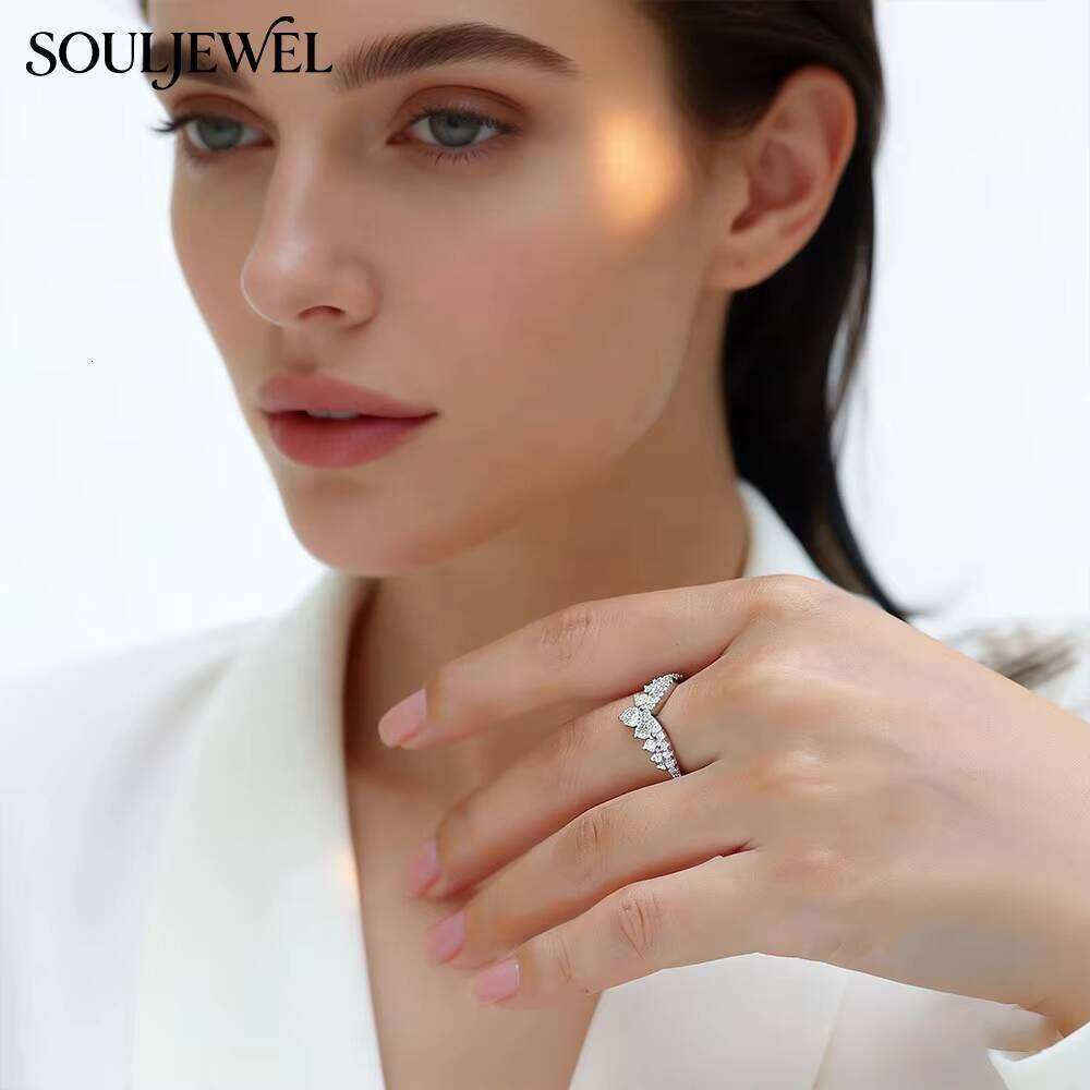 S925 Sterling Silver Queen Moissanite Royal Jewelry Design Vintage Crown Band Stackable Anniversary Gift Ring