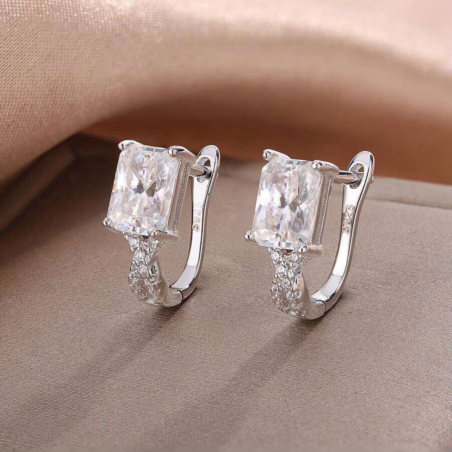 Sparkly Radiant Cut 5*7Mm VVS Moissanite U Shaped Hoop Earrings S925 Silver Hypoallergenic Claw Setting Jewelry For Women 12/15