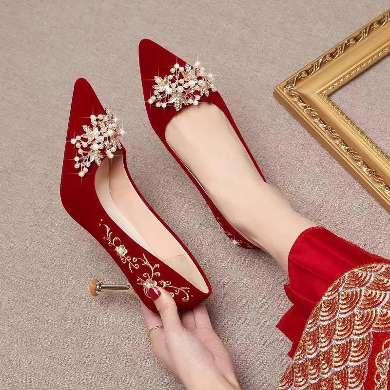 Chinesestyle wedding shoes for brides 2026 Xiuhe dress convertible red high heels with thin 260208