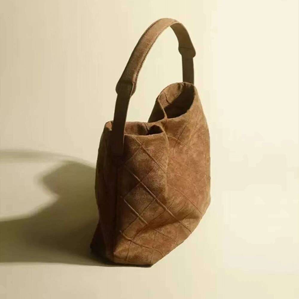 2025 Autumn and Winter New Suede Rhombus Medieval Underarm Premium Chain Single Shoulder Large Capacity Tote Bag C260207