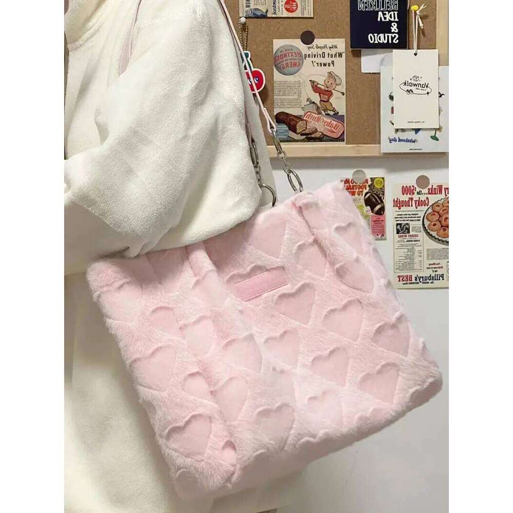 Sweet Love Heart Purse Women's Furry Tote Bags Winter Fashion Ladies Faux Fur Handbags Elegant Female Soft Plush Shoulder Bag C260207