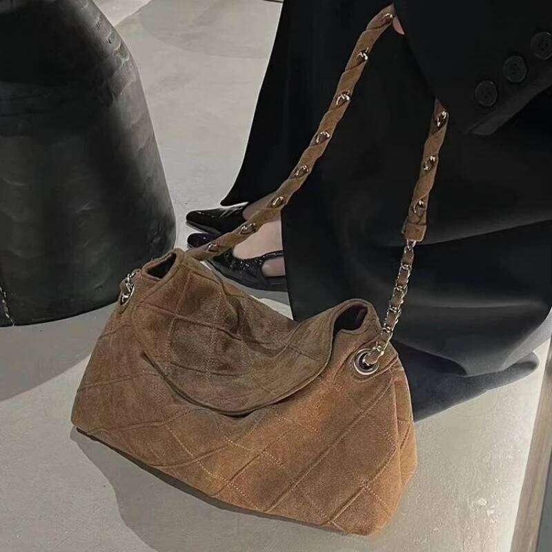 2025 Autumn and Winter New Suede Rhombus Medieval Underarm Premium Chain Single Shoulder Large Capacity Tote Bag C260207