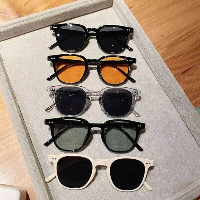2024 Summer Square Frame Punk Sunglasses Vintage Rivets UV400 Sun Shade Glasses Women Men Retro Fashion Luxury Brand Eyewear Y260207
