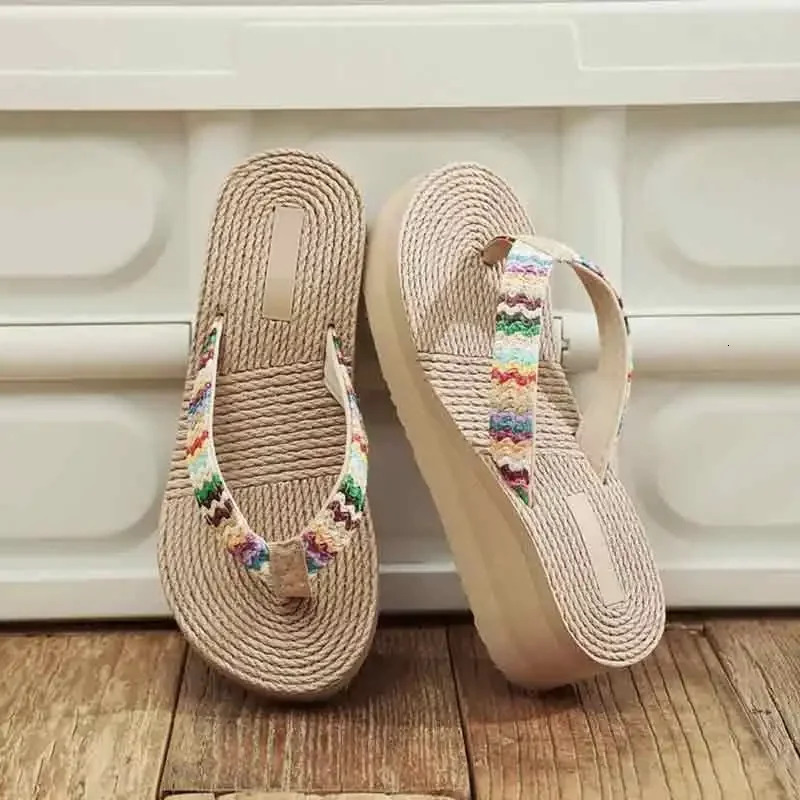 Summer 2025 Style PP Straw Weaving Flip Flops for Women Fashion Sandals Beach and Seaside 260208