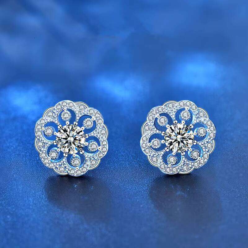 Top Quality Fashionable Hot Sale 925 Sterling Silver Stud Earrings With Moissanite Diamond