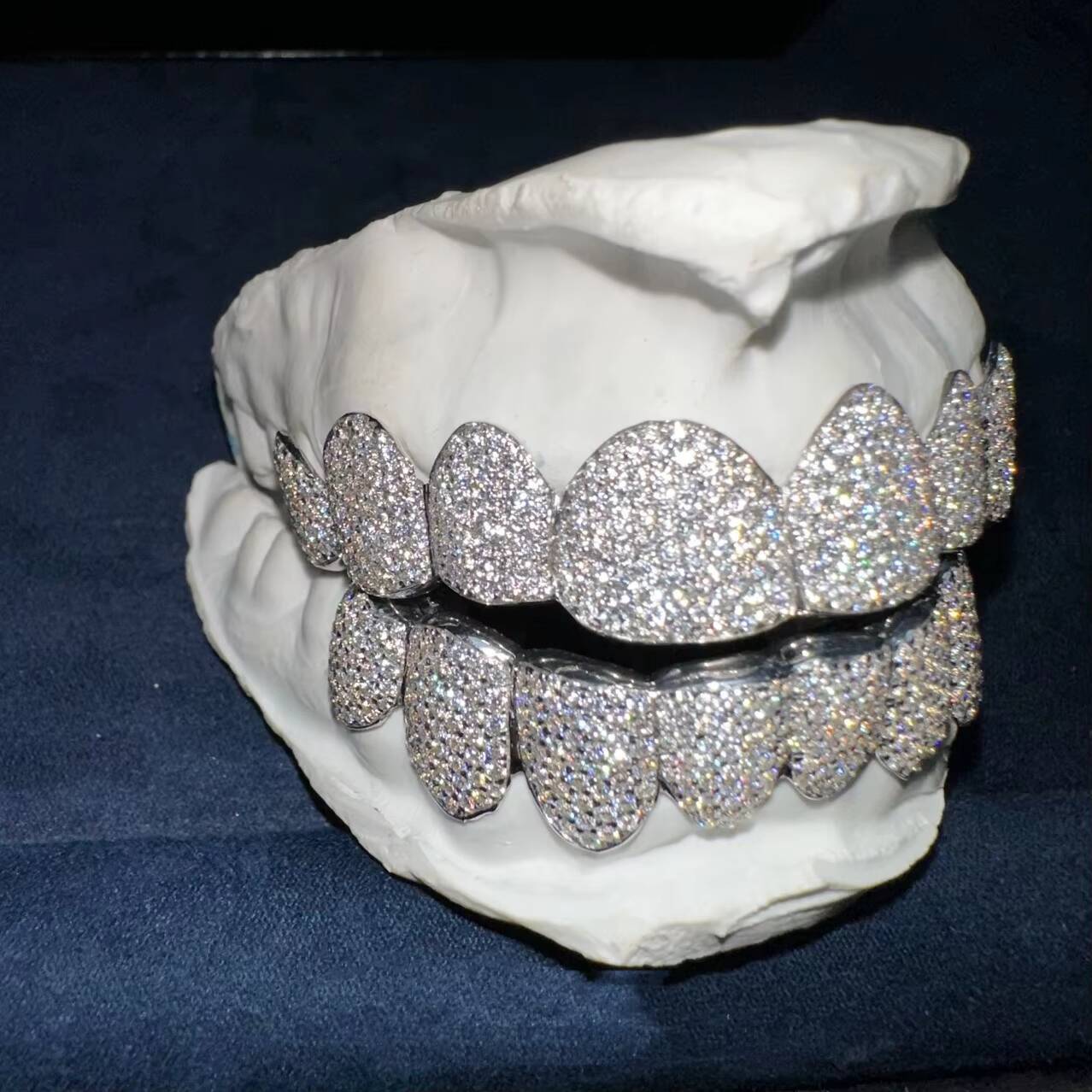 Customized 16 Teeth Iced Grillz 14kt White Gold 925 Silver D VVS Moissanite Fine Piercing Jewelry for Men Women for Weddings
