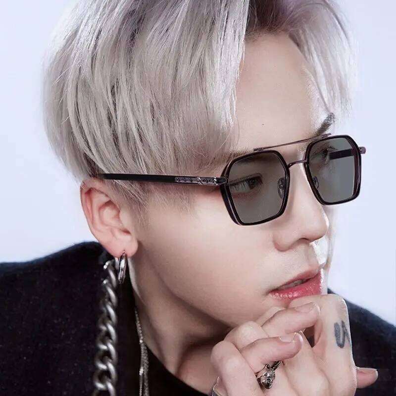 New Men Square Small Frame Men's Color Changing Fashion Sunglasses Outdoor Driving Eyewear UV400 Oculos De Sol Y260207