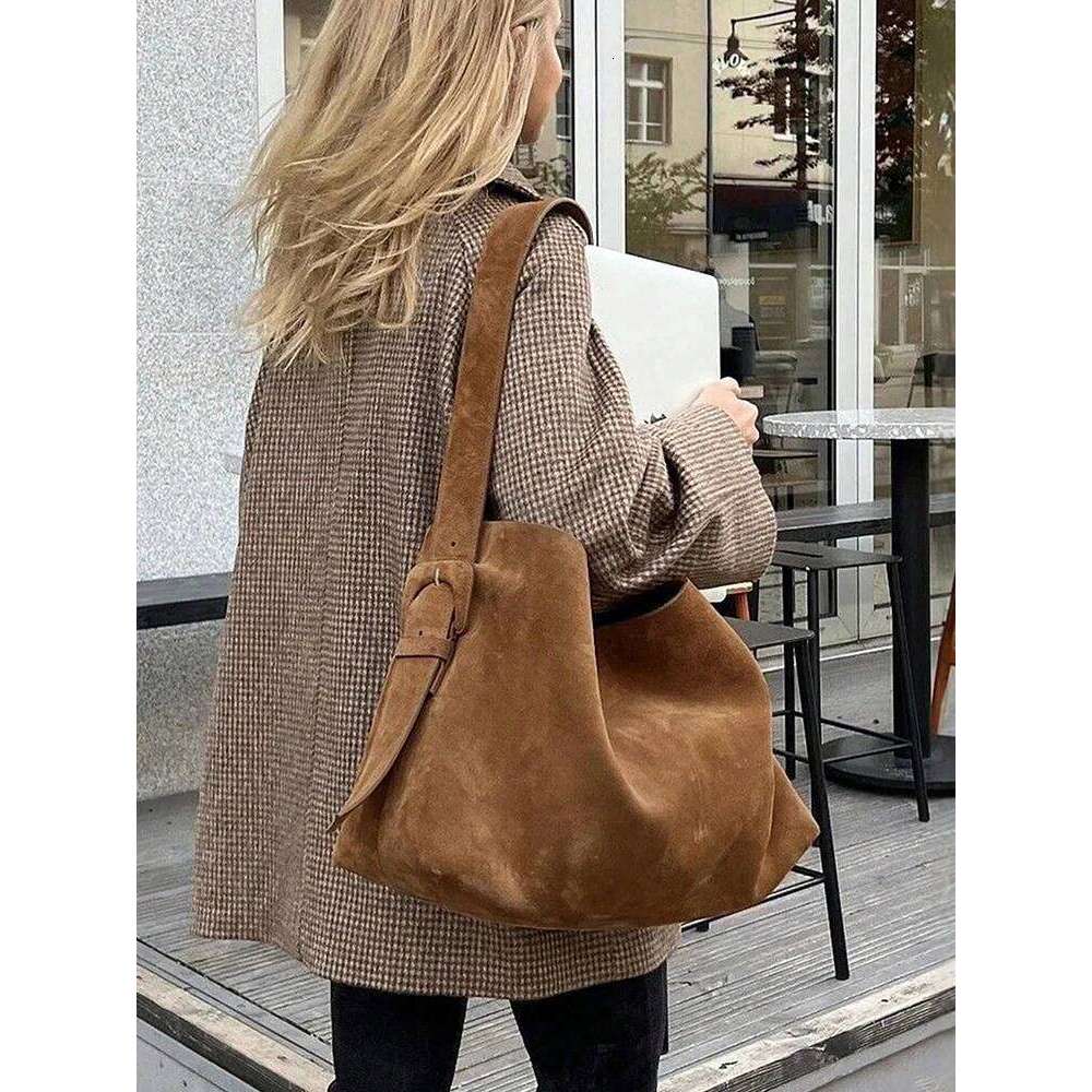 2025 New Retro Brown Large Capacity Shoulder Underarm Bag, Crossbody Fashion and Leisure Daily Commuter Women's Bag C260207