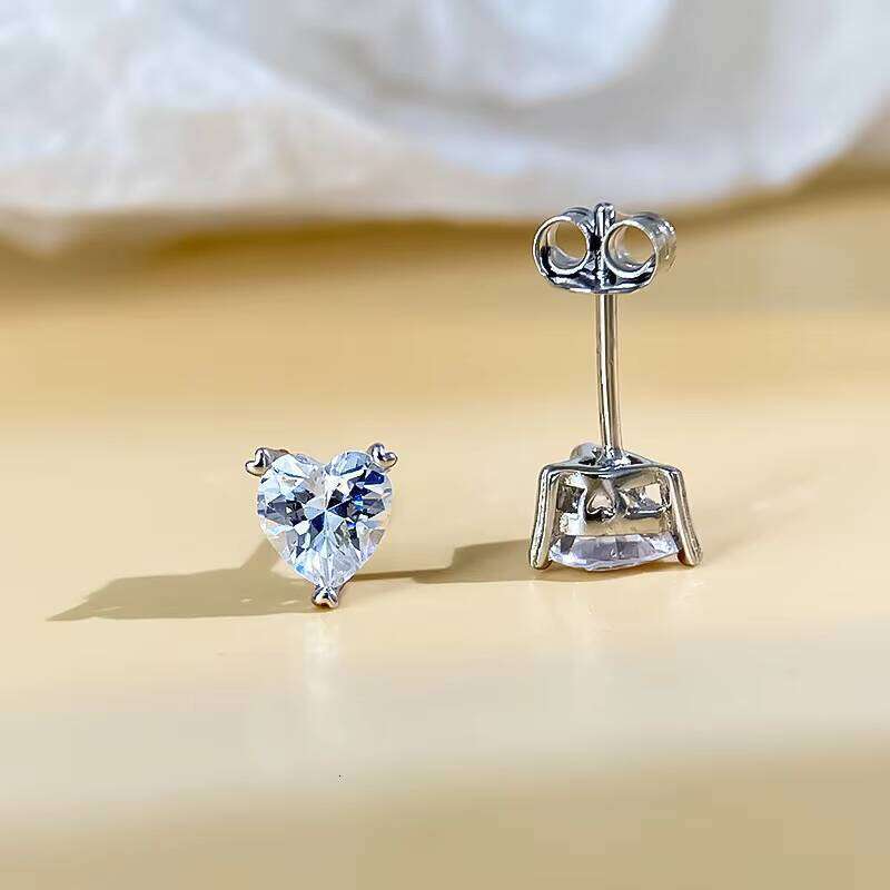 Custom 0.5 1 Carat Heart Brilliant Cut Moissanite Diamond Stud Earring For Women Wedding VVS D Color S925 Silver Fine Jewelry