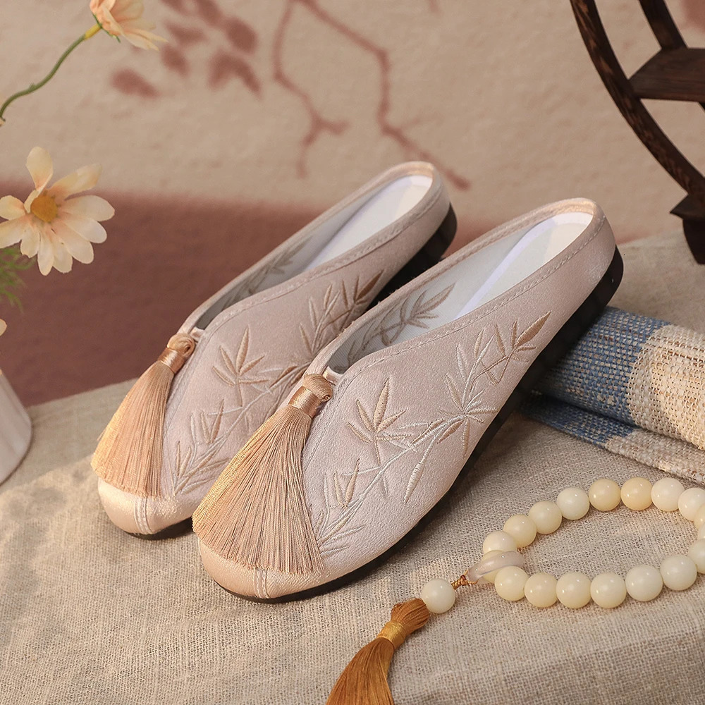 Veowalk Chinese Style Tassel Women Comfy Cotton Flat Mules Sole Rubber Bottom Housewife Home Shoes Plants Embroidered 260208
