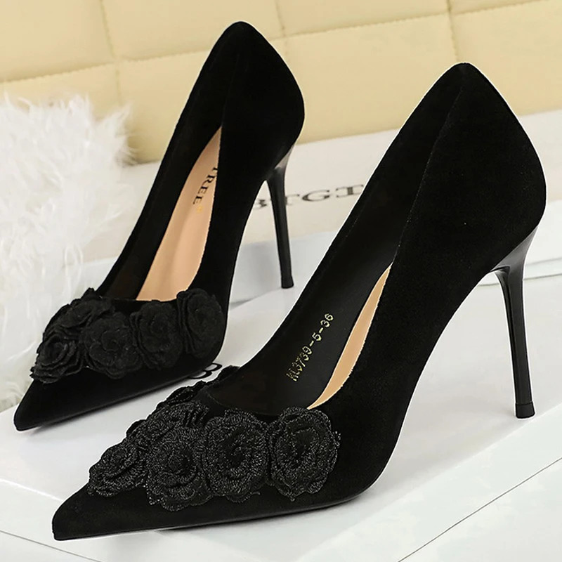9CM Fashion Flower n Women High Heels Retro Suede Wedding Shoes Party Club Stiletto Chinese Style Pumps Tacones 260208
