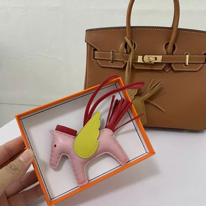 Rodeo Pegase Designer Leather Keychains Men Women Horse Bag Charm Keyring Lovers Key Ring Jewelry