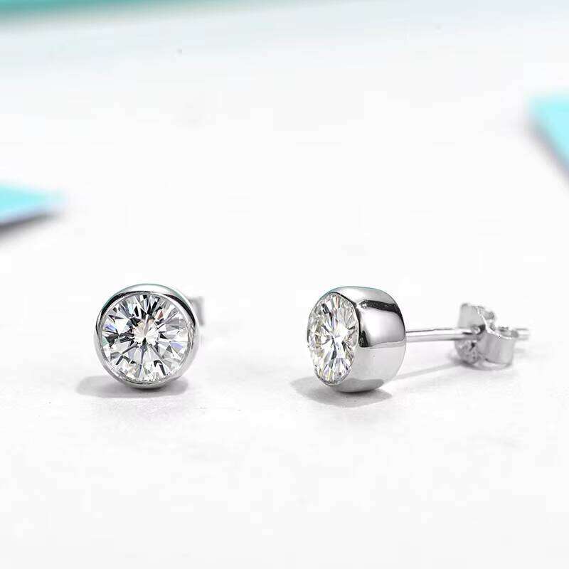 Classic 925 Sterling Silver Stud Earrings With Fine Round Moissanite Diamond Trendy Claw Setting