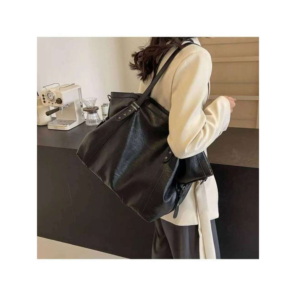 Large Capacity Advanced Waxed Leather Sling Tote Versatile Crossbody Commuting Handbag Underarm Bag Oil Wax Lea C260207