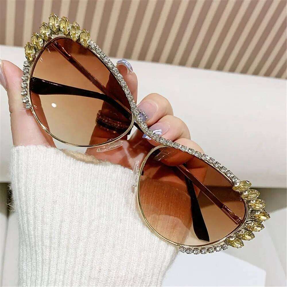 1pc Oversized Diamond for Women Fashion Cat Eye Rhinestone Sunglasses Bling Jeweled Frame Costume Party Glasses Y260207
