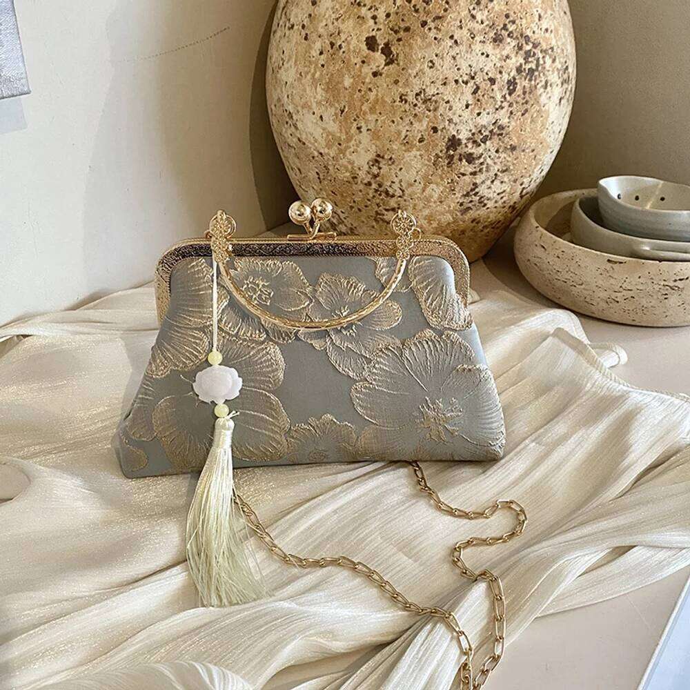 2026 Chinese Embroidered Shoulder Elegant Handbag Vintage Small Square Bag Wedding Banquet Luxury Women's Evening Dress Hand