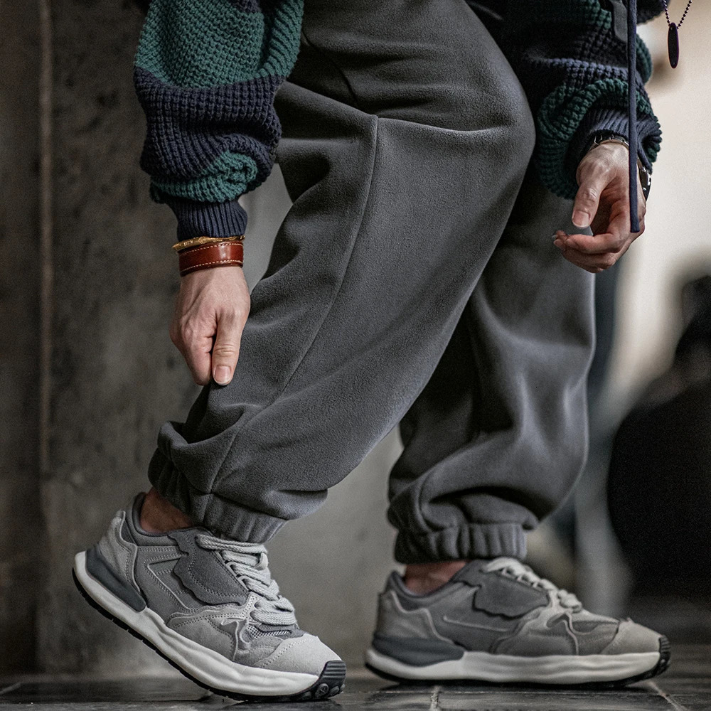 Maden Mens Casual Polar Fleece Cuffed Sweatpants Solid Color Elastic Waist Fleece-lined Pants Warm Sports Straight-leg Trousers 260122