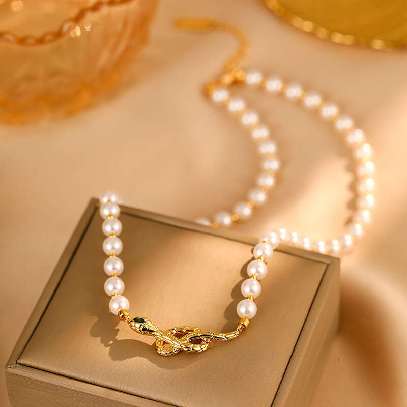 Fashionable twisted snake-shaped necklace for women, versatile, high-end design, light luxury style, French aurora pearl choker, trendy