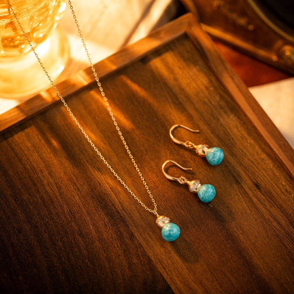 New oil-drip gourd pendant necklace and earrings high-end, stylish, light luxury collarbone chain, commuter choker