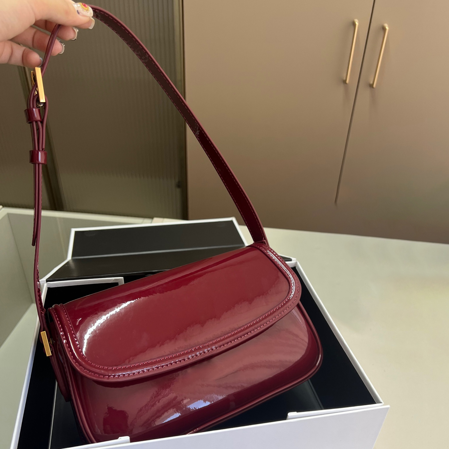 Luxury Patent Leather Designer bag Shoulder Underarm bag Flap bag Fashionable gold lock retro tofu bag Women's Vintage Elegant Handbag Patent Leather purse pochette