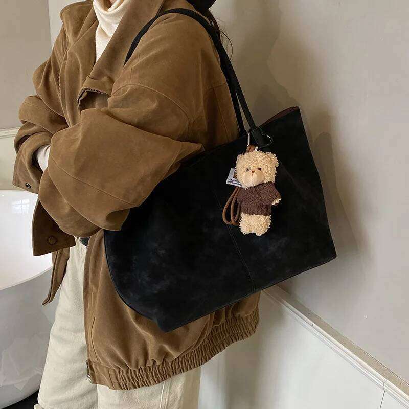 New Autumn Winter Suede Tote Fashion Retro Texture Simple Shoulder Large Capacity Versatile Leisure Commuter Bag C260207