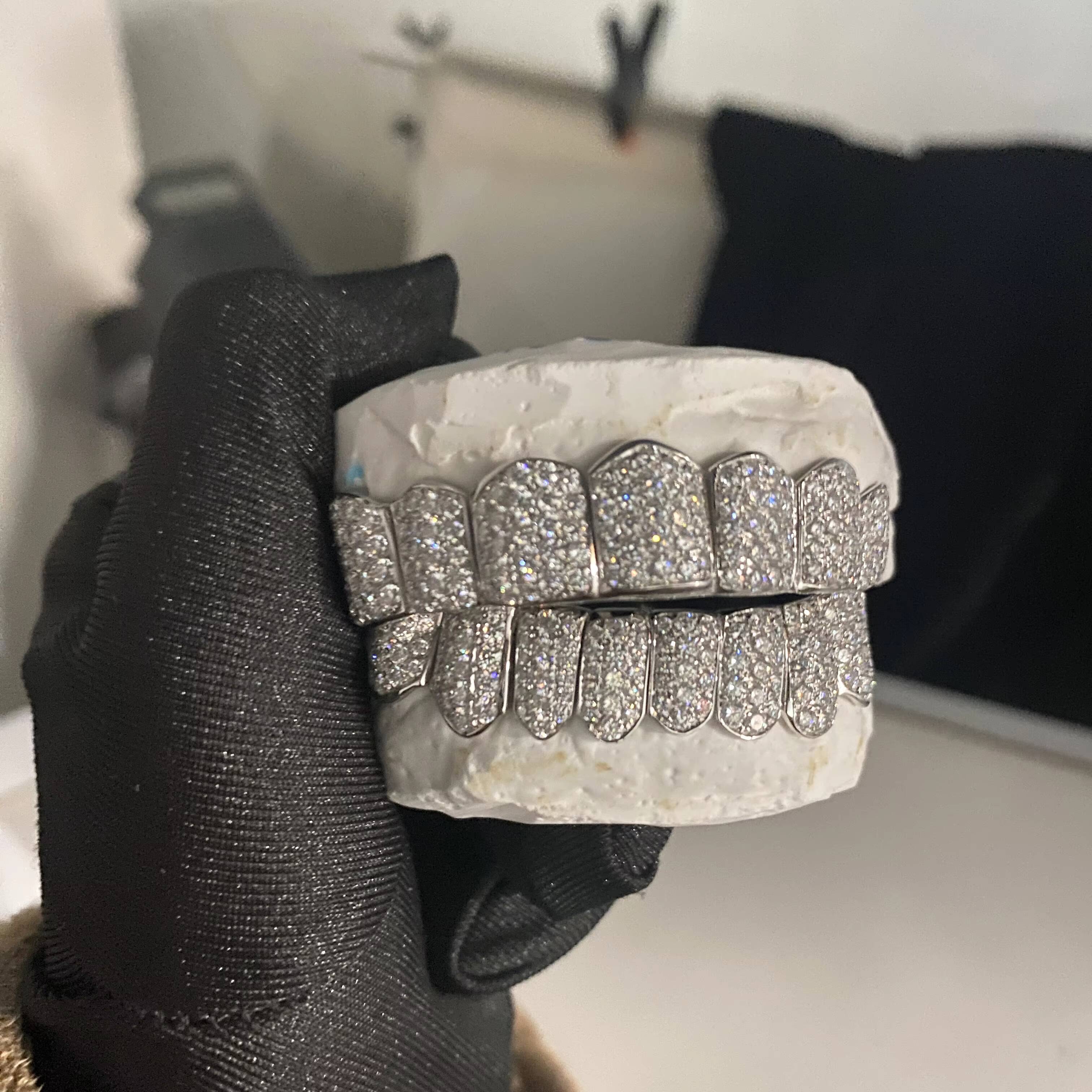 Hip Hop Jewelry Free Dental Mold Custom 925 Sterling Silver Iced Out VVS Moissanite Diamond Perm Cut Grillz 8 on 8 for Teeth