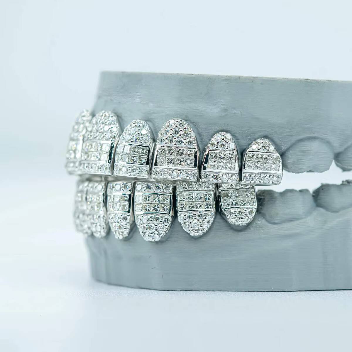 Cool Teeth Grillz Customized 10 Full Hip Hop Jewelry High-end Fine Unisex Womens Mens VVS Moissanite Diamond Grillz
