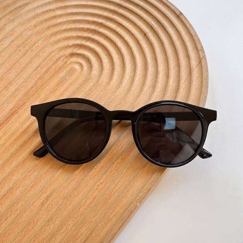 New Vintage Women's Sunglasses Fashion Trendy Small Round Frame Driving Eyewear Outdoor Travel Glasses UV400 Gafas De Sol Y260207