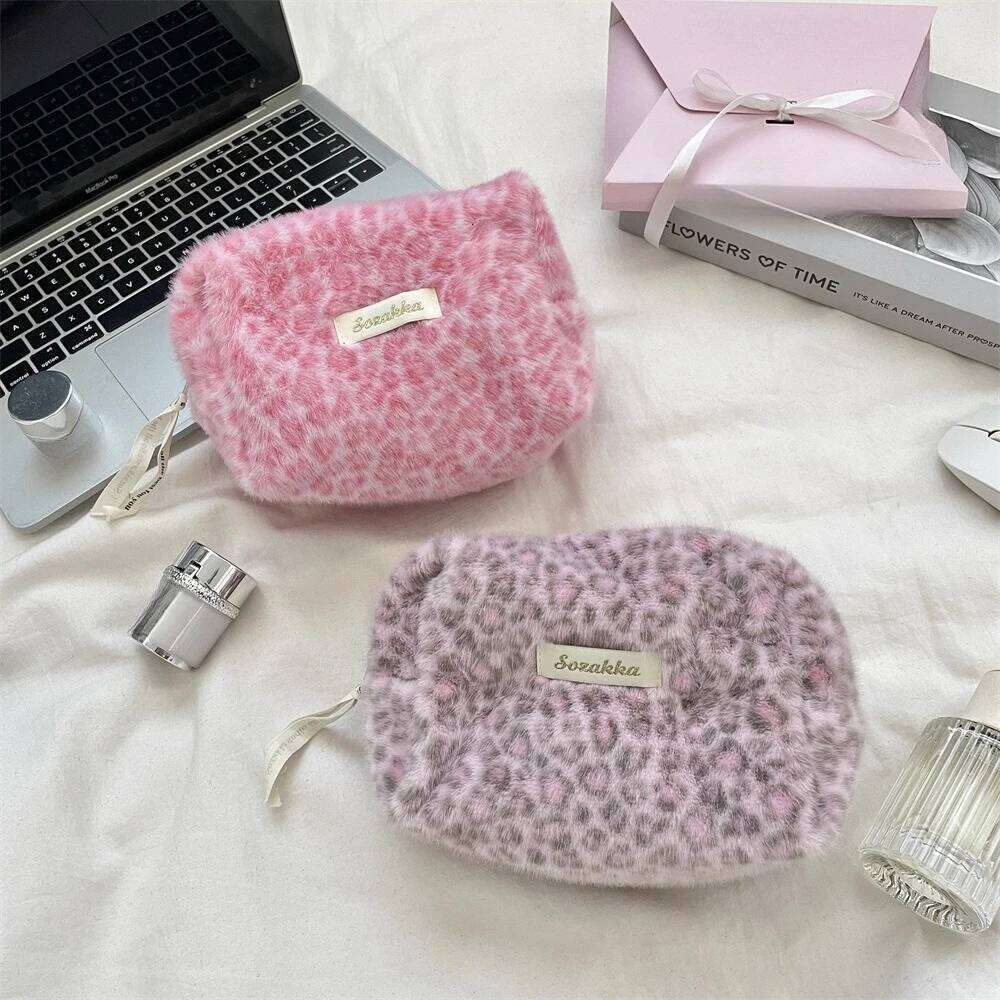 New autumn winter leopard print plush makeup bag Large Capacity Women Cosmetic Bag with Zipper Travel Clutch Y260206
