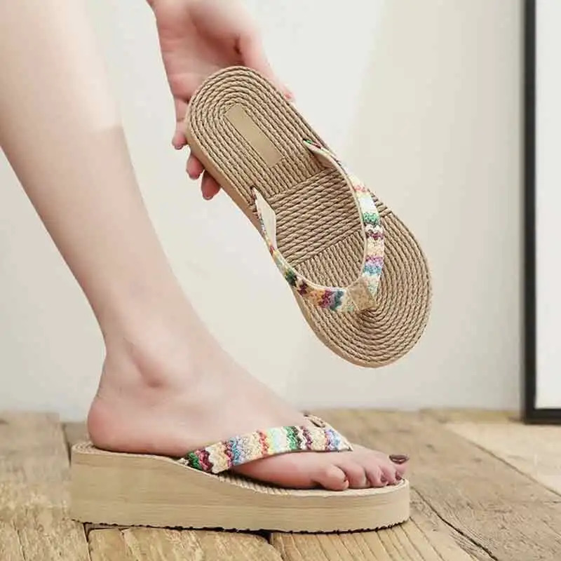 Summer 2025 Style PP Straw Weaving Flip Flops for Women Fashion Sandals Beach and Seaside 260208