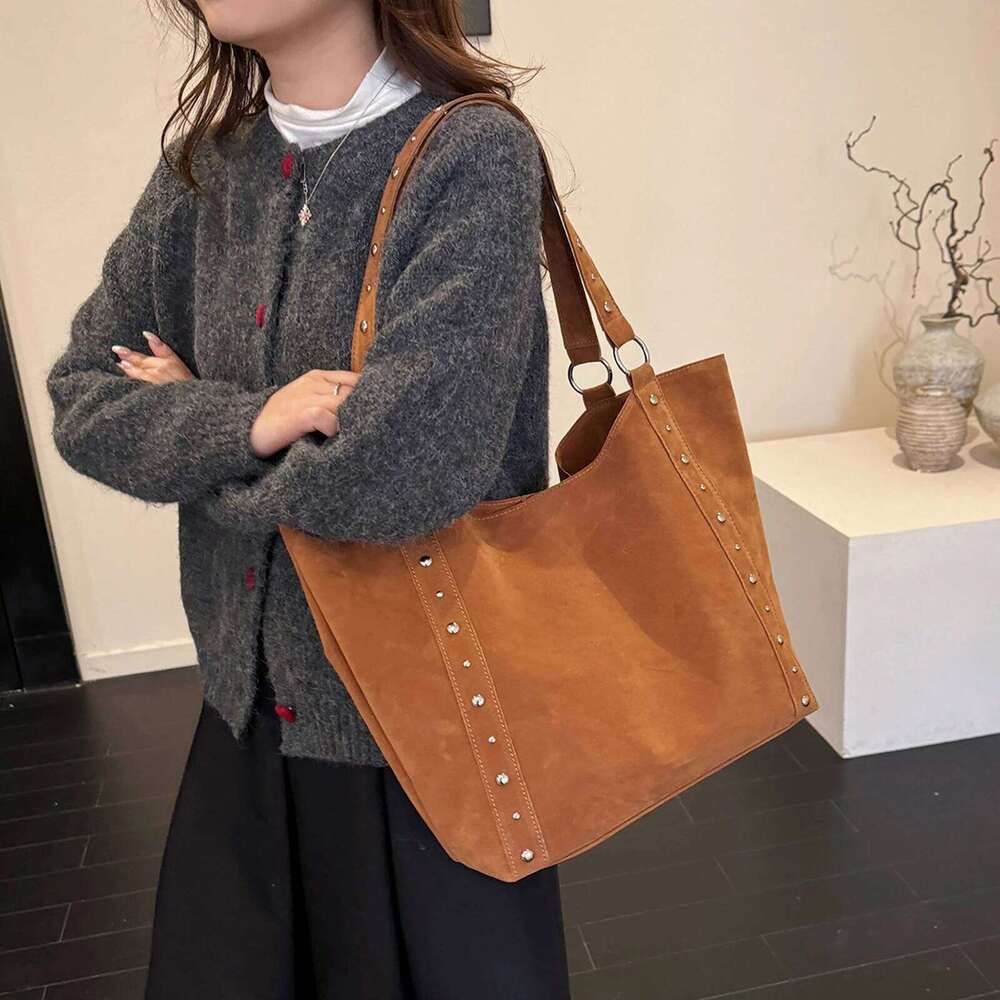 Women Faux Suede Studded Handheld Large Capacity Shoulder Rivet Underarm Tote Bag for Dating School Shopping C260207