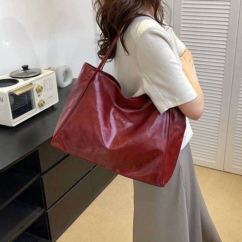 New Autumn Winter Japanese and Korean Large Capacity Soft Leather Shoulder Bag Retro Casual Handbag C260207