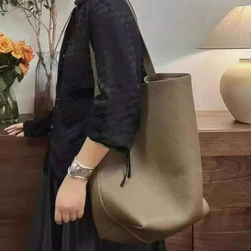 Soft Leather Bucket Bag Large Capacity Commuter Shoulder Lychee Pattern Women's Underarm Female Ladies Versatile Handbag C260207