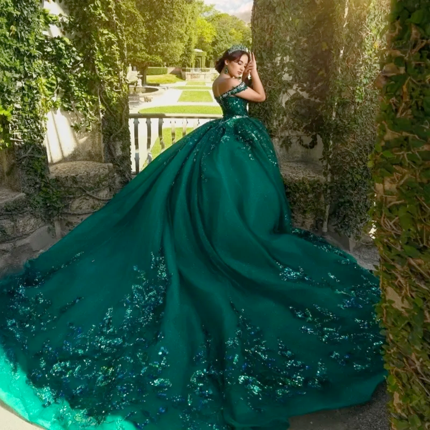 Blackish Green Shiny Princess Quinceanera Dresses Off Shoulder Sequin Applique Lace Beading Crystal Tull Sweet 16 Dress Vestido De 15 Anos Ball Gowns 