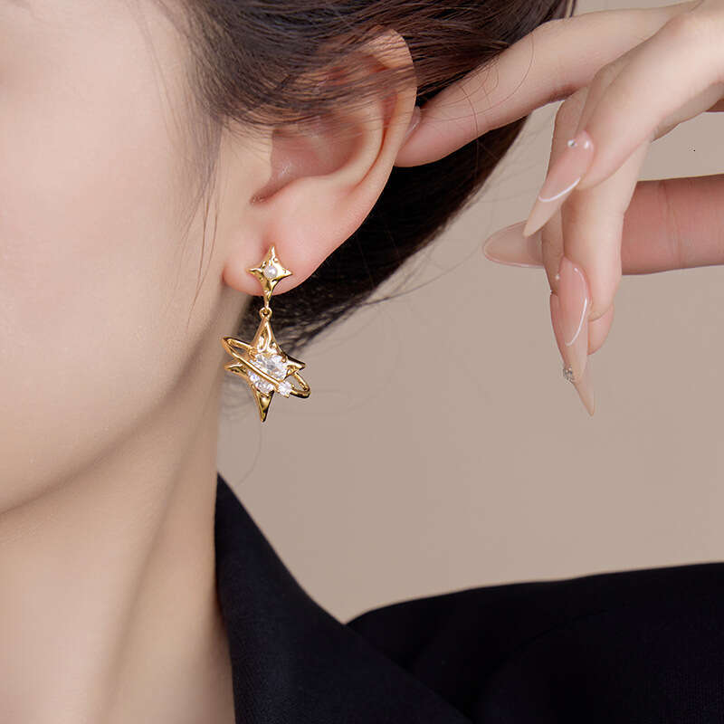 Fashionable High-End Sparkling Star Light Luxury Creative Design Sweet Stud Versatile Personality Beautiful Earrings