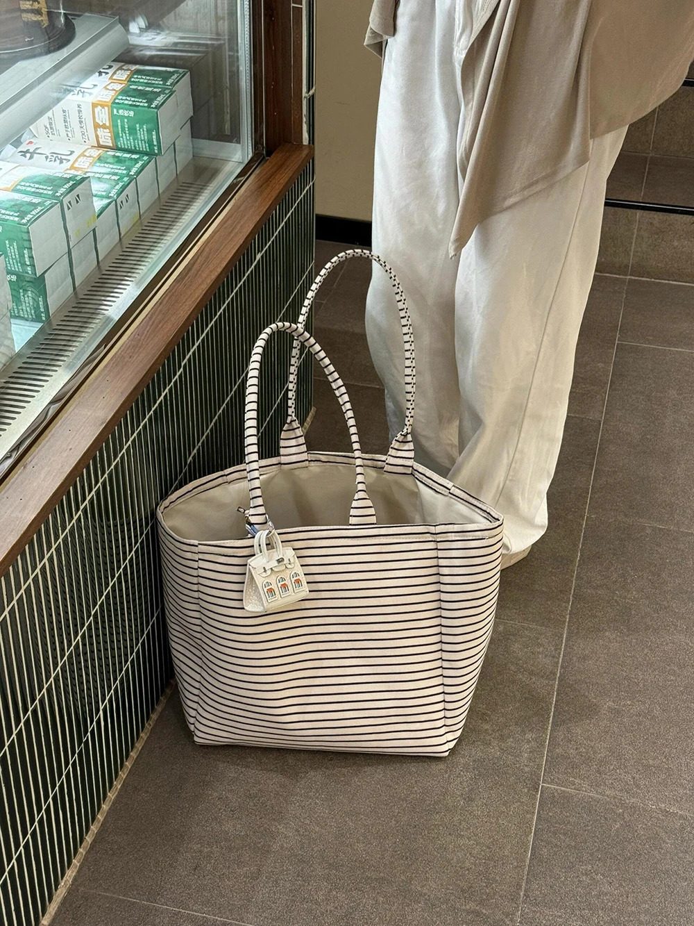 Womens White Large Capacity Stripe Tote Bag Summer Versatile Casual Crossbody Underarm Bag for Everyday Use Students Bookbags 260123