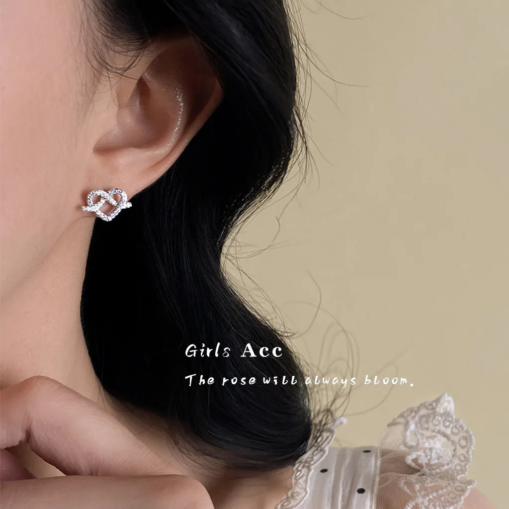 Korean Fashion Heart Shape Crystal Earrings Pretzel Knot Light Commute Jewelry Elegant Ear Accessories 260107