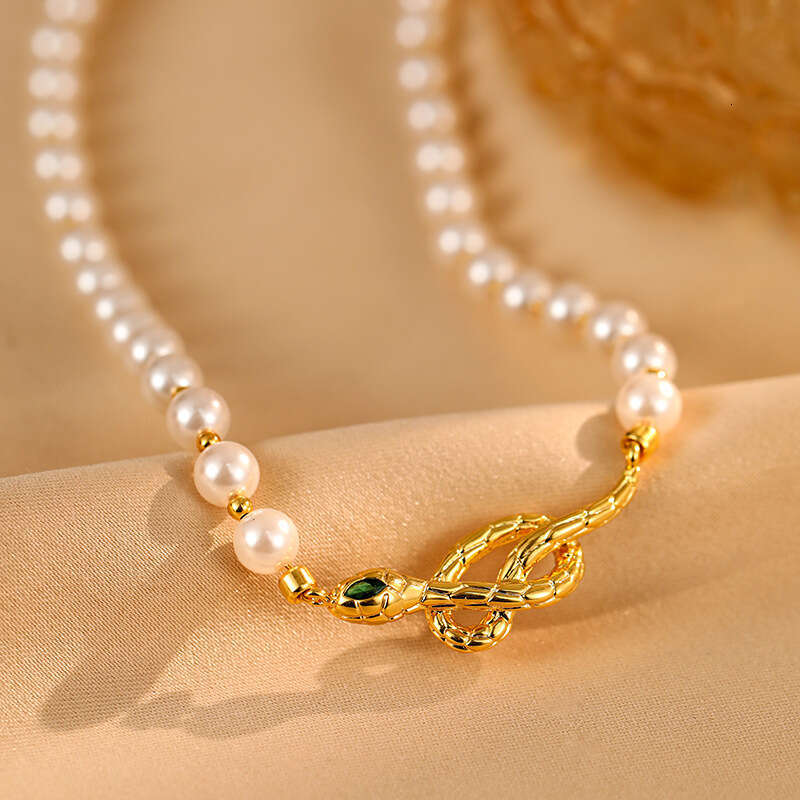 Fashionable twisted snake-shaped necklace for women, versatile, high-end design, light luxury style, French aurora pearl choker, trendy