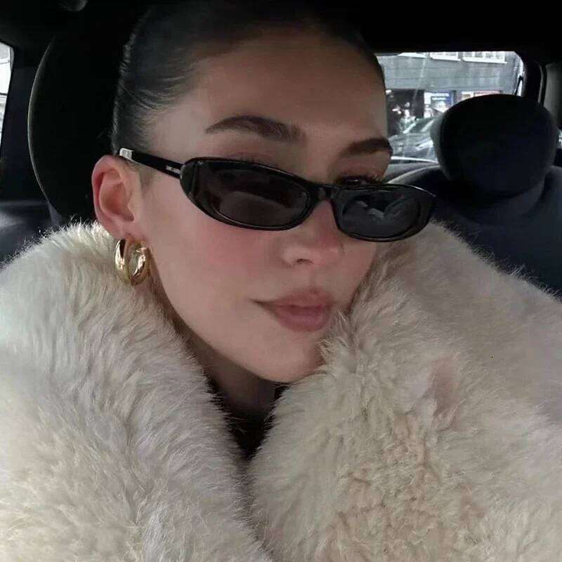 2024 New Retro Oval Sunglasses Personalized Small Frame Trend Versatile Street Shooting Sun Glasses Female Y260207