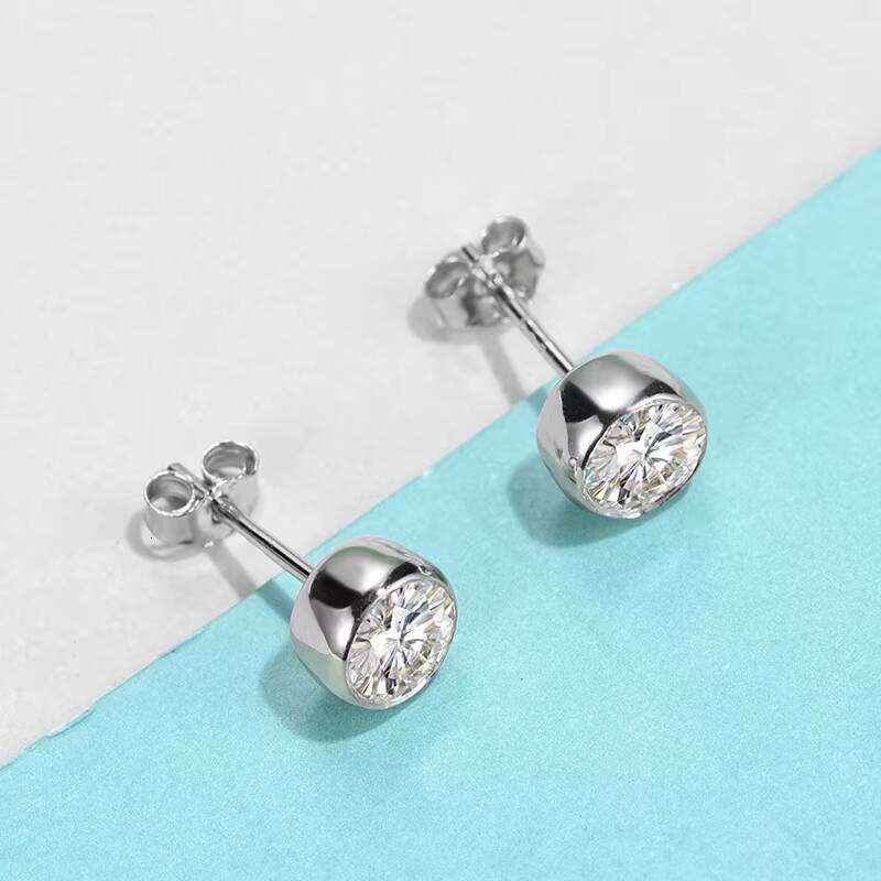 High Quality Classic Round Moissanite Diamond Stud 925 Sterling Silver Earrings