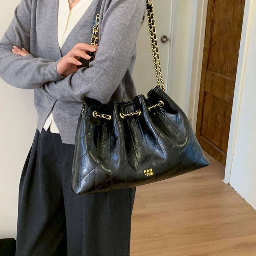 Great-Looking Chain Armpit for Women, New Autumn and Winter Light Luxury Niche Single Shoulder Bag C260207