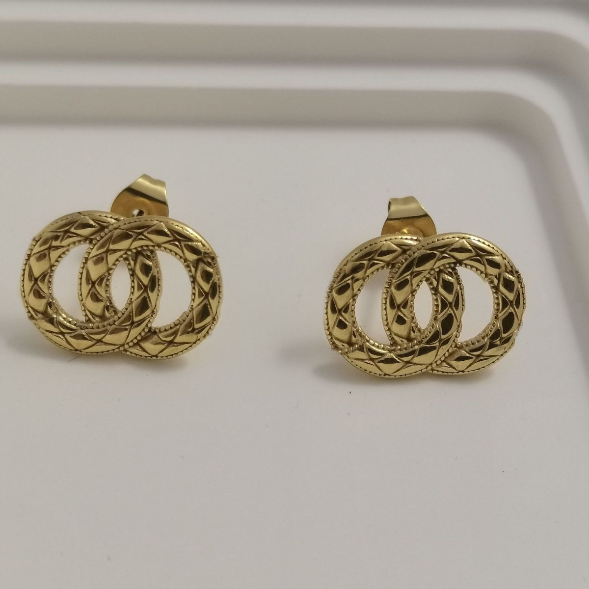 Designer Gold Tone Interlocking Double Circle Stud Earrings With Quilted Texture Elegant Vintage Jewelry Gift For Her Daily Wear