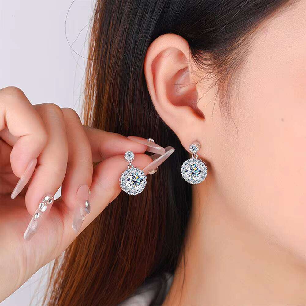 Mushan Jewelry Factory S925 Sterling Silver Round Ear Studs Simple And Elegant High End Moissanite Earrings