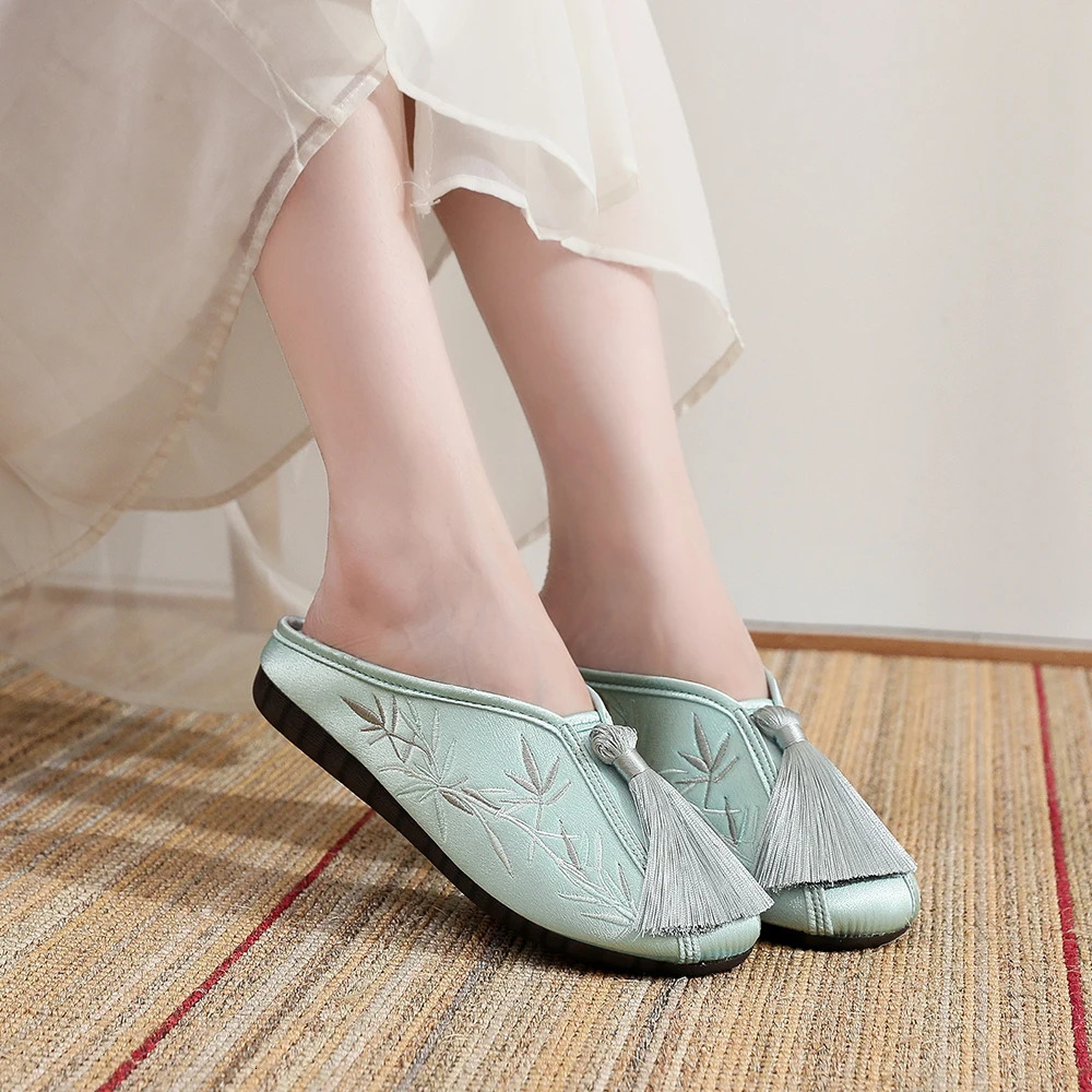 Veowalk Chinese Style Tassel Women Comfy Cotton Flat Mules Sole Rubber Bottom Housewife Home Shoes Plants Embroidered 260208