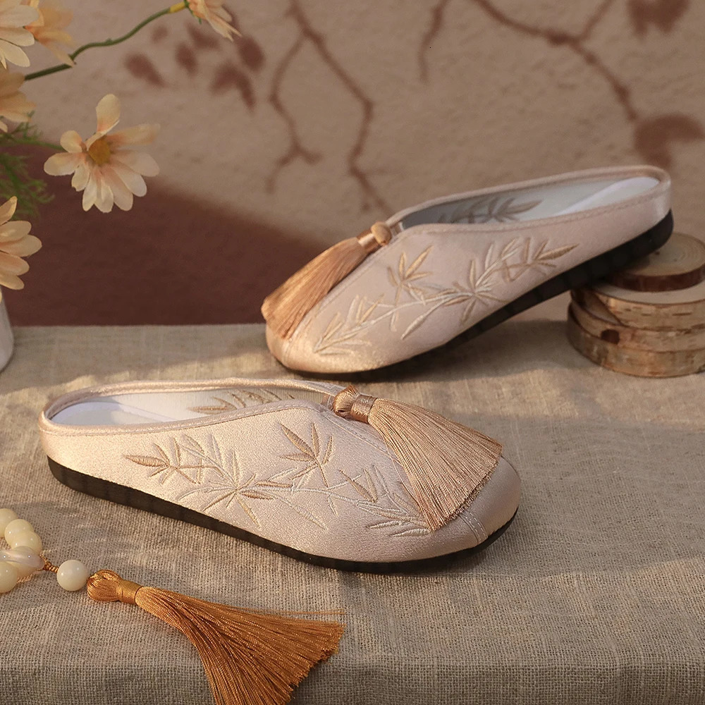 Veowalk Chinese Style Tassel Women Comfy Cotton Flat Mules Sole Rubber Bottom Housewife Home Shoes Plants Embroidered 260208
