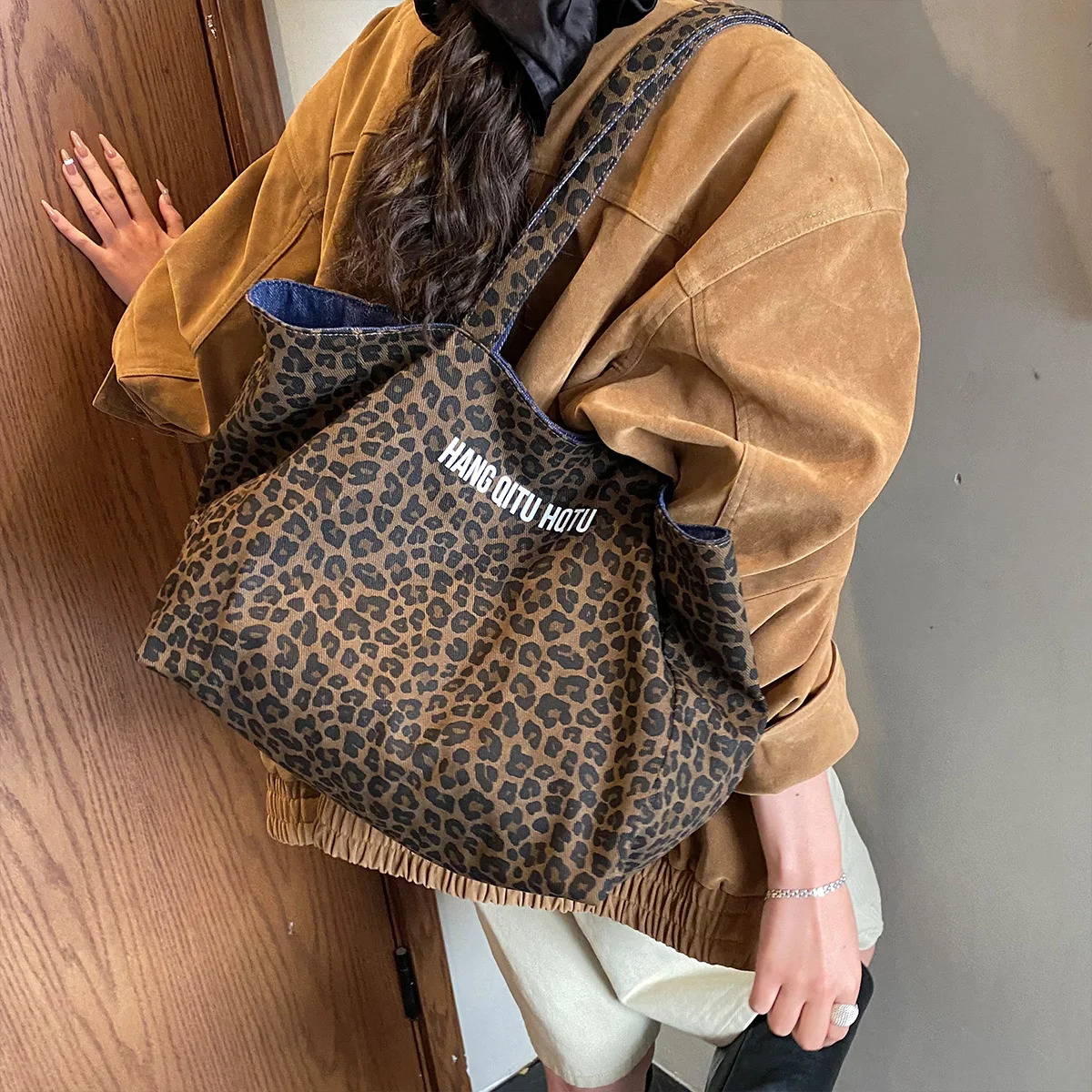 Vintage Leopard Print Fashion Tote and Shoulder Bag Letter Lightweight Large Capacity Fixed Comfort Strap for Daily Shopping 260123