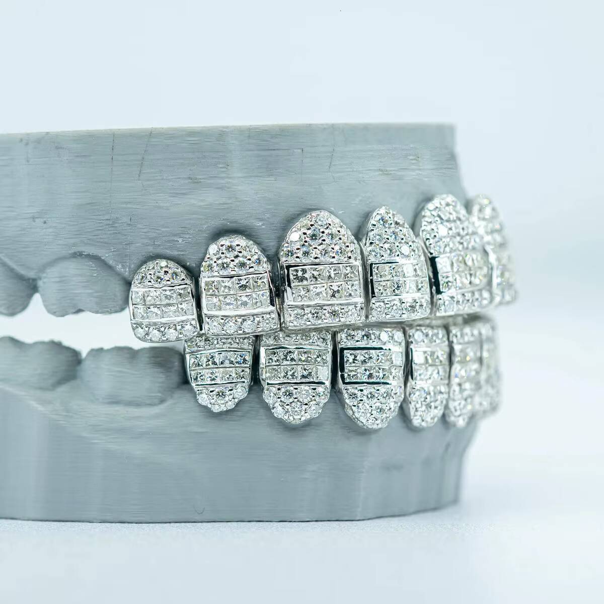 Cool Teeth Grillz Customized 10 Full Hip Hop Jewelry High-end Fine Unisex Womens Mens VVS Moissanite Diamond Grillz